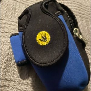 Body gloves arm wrist pouch